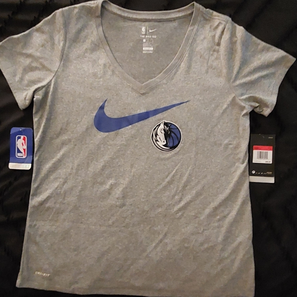 Women's v-neck Dallas Mavs T-shirt